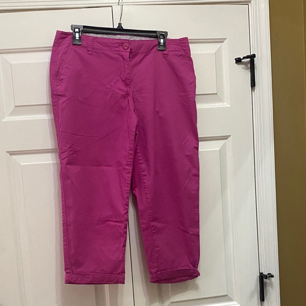 Crown & Ivy Pink Capri pants